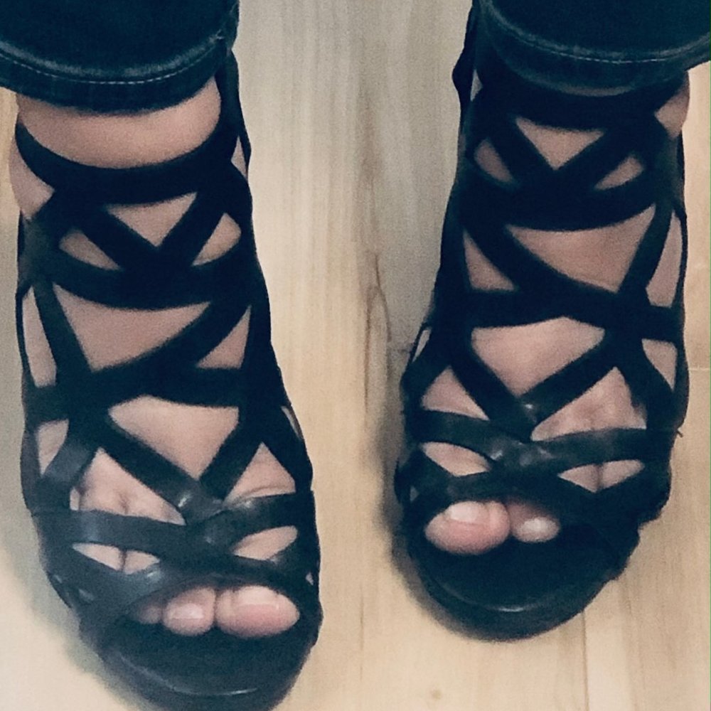 Pretty Sandals - Picture 3 of 11